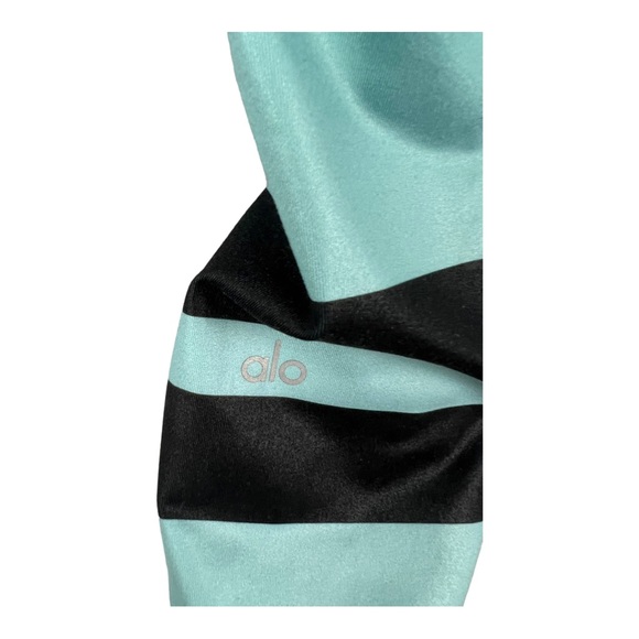 ALO Yoga Airbrush Green Gradient Evermint Ombré Capri Leggings | Size Medium - Picture 6 of 8